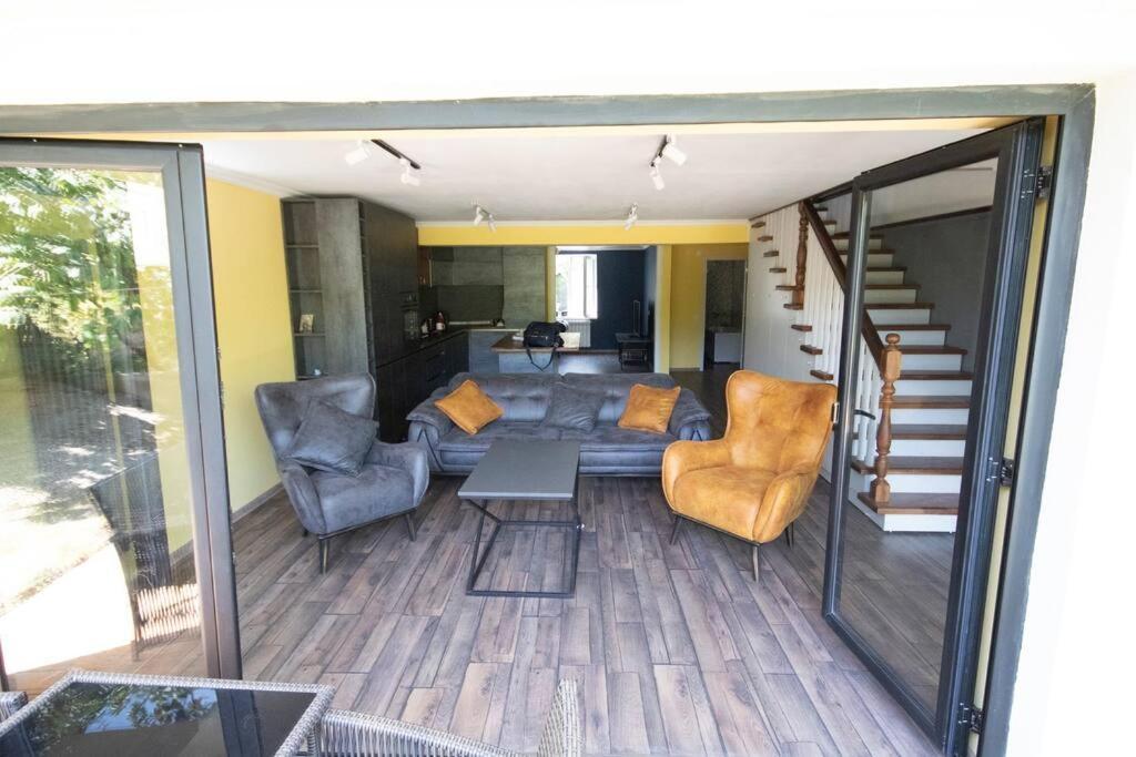 Ideally Located Spacious 3 Bedroom House