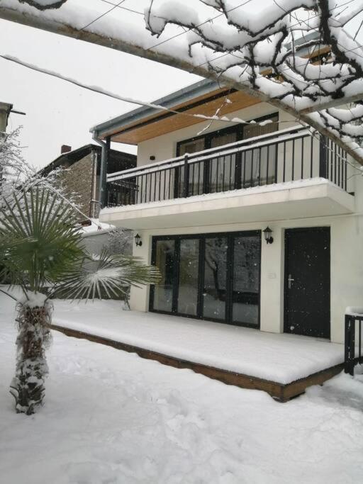 Apartment Ideally Located Spacious 3 Bedroom House Telavi