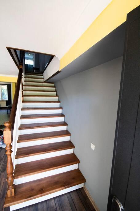 Apartment Ideally Located Spacious 3 Bedroom House