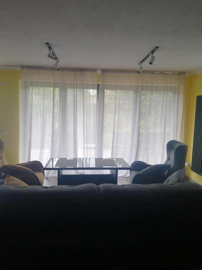 Ideally Located Spacious 3 Bedroom House *