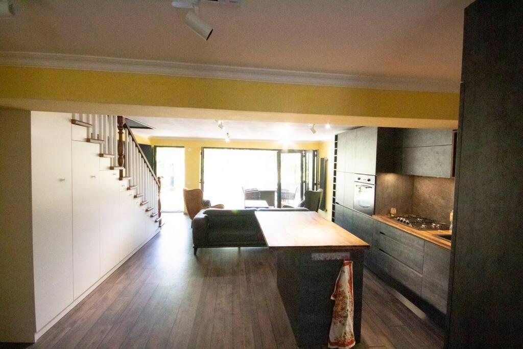 Ideally Located Spacious 3 Bedroom House Telavi