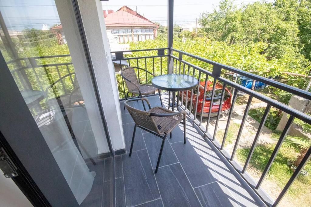 Apartment Ideally Located Spacious 3 Bedroom House